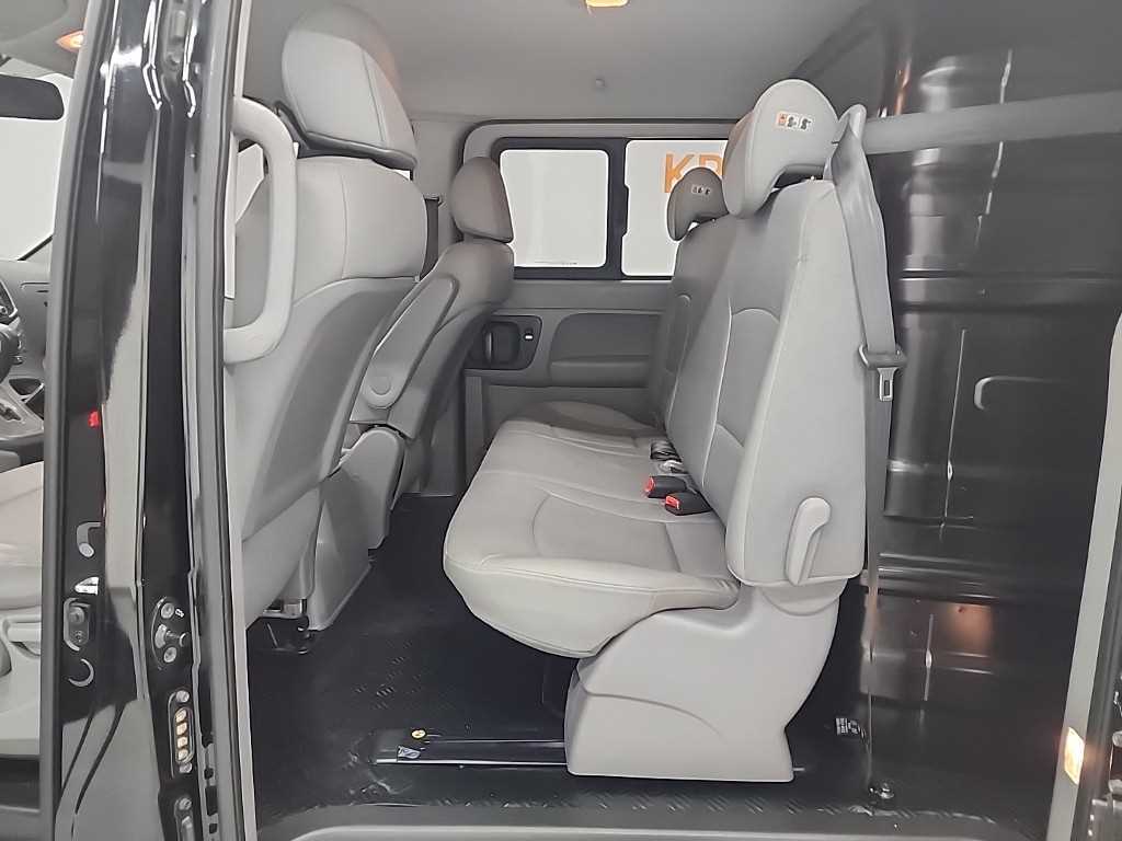 HYUNDAI Starex - Vista 12