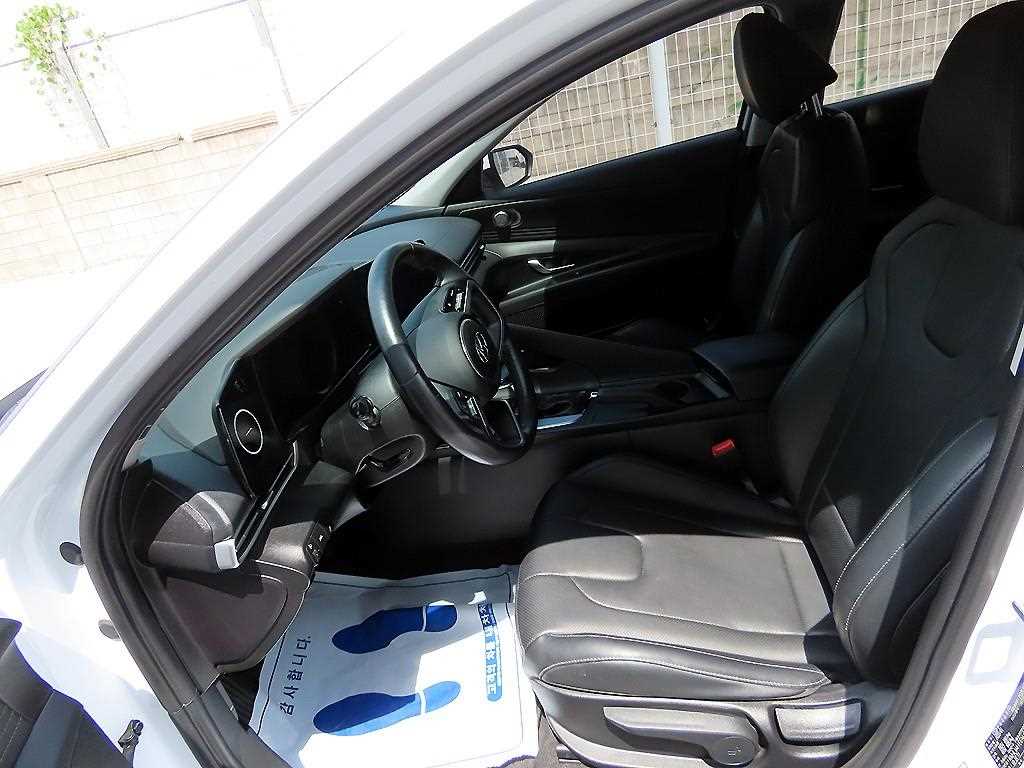 HYUNDAI Avante - Vista 5