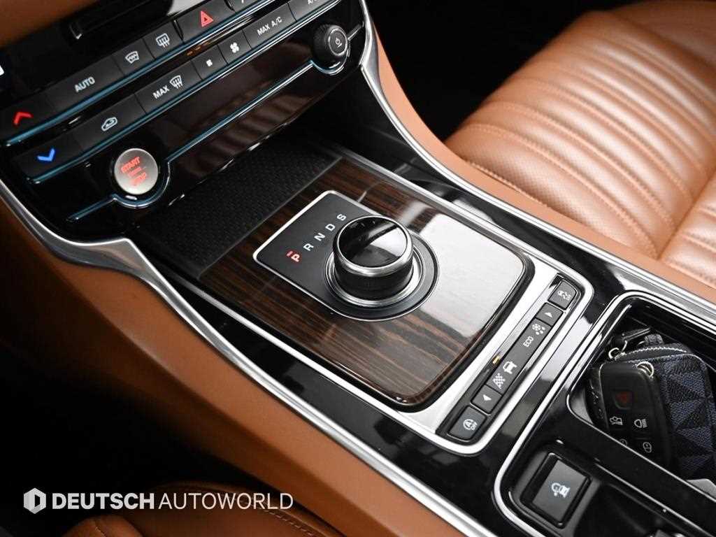 Jaguar XF - Vista 9