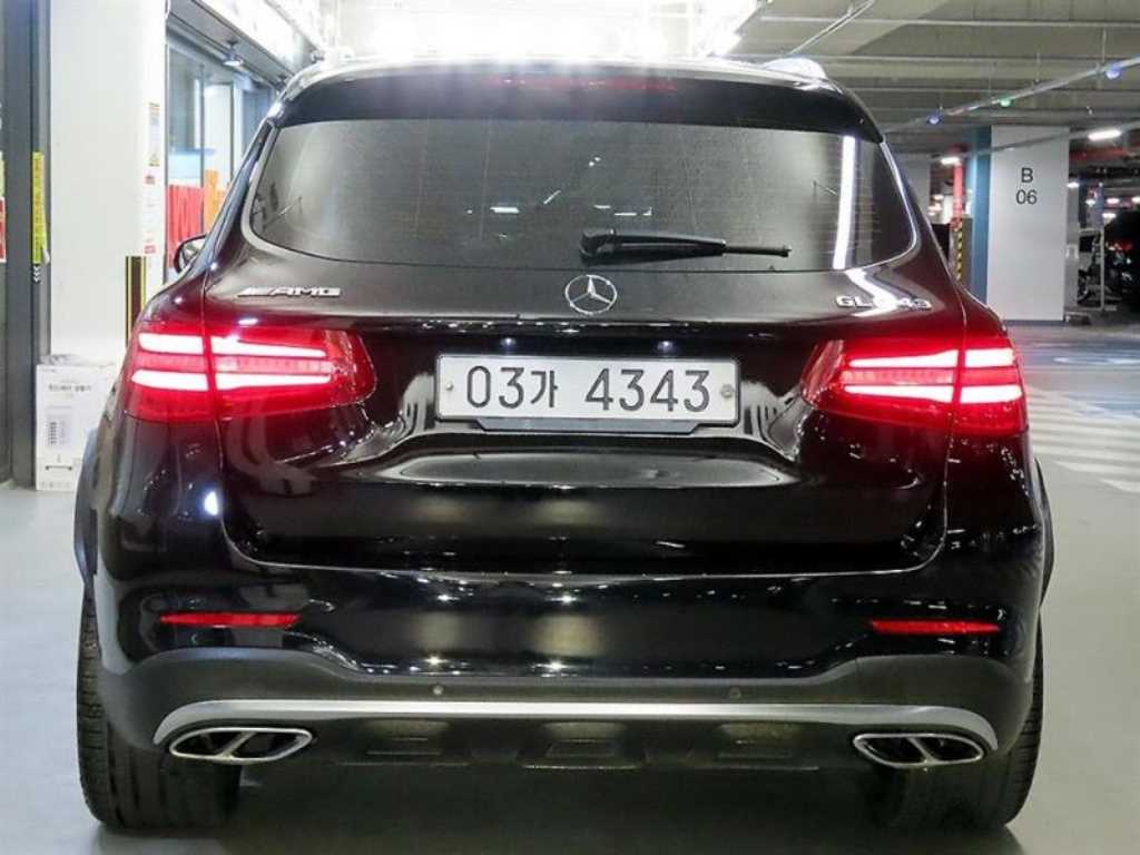 Mercedes Benz GLC Class - Vista 5