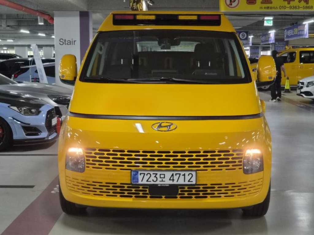 HYUNDAI Staria - Vista 2