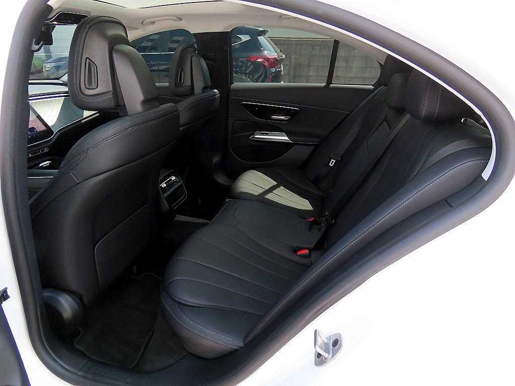Mercedes Benz E class - Vista 7