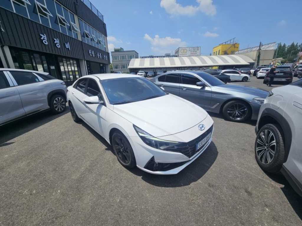 HYUNDAI Avante - Vista 2