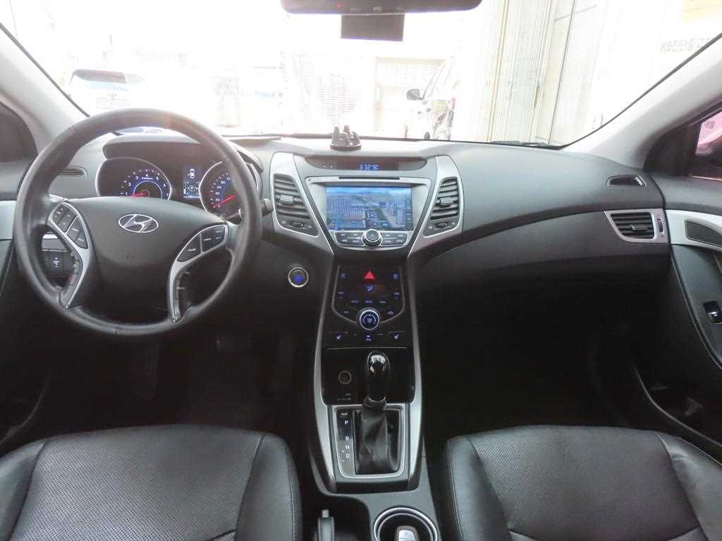 HYUNDAI Avante - Vista 7