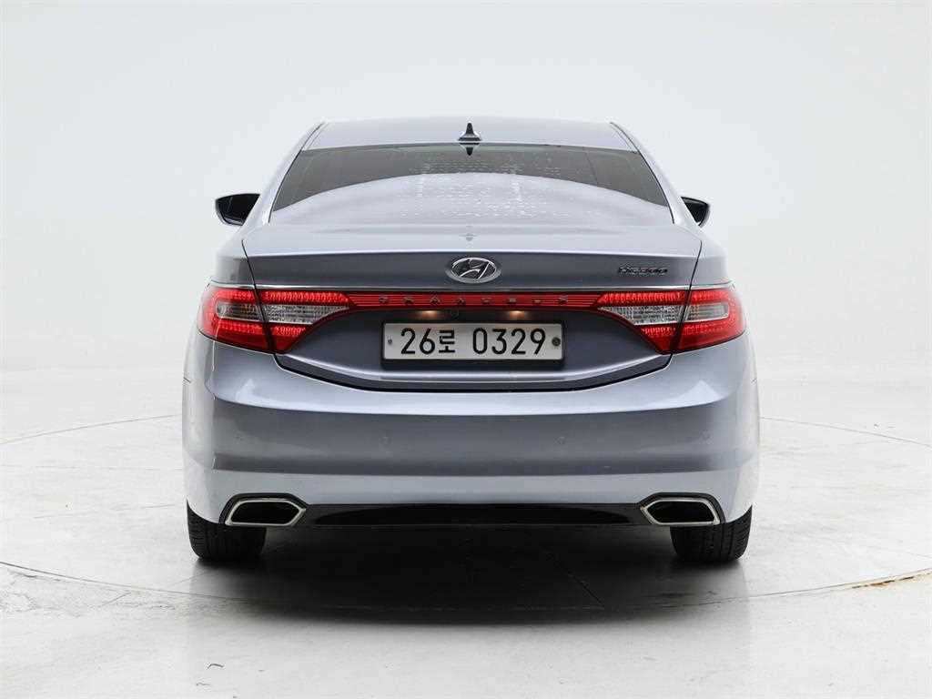 HYUNDAI Grandeur - Vista 5