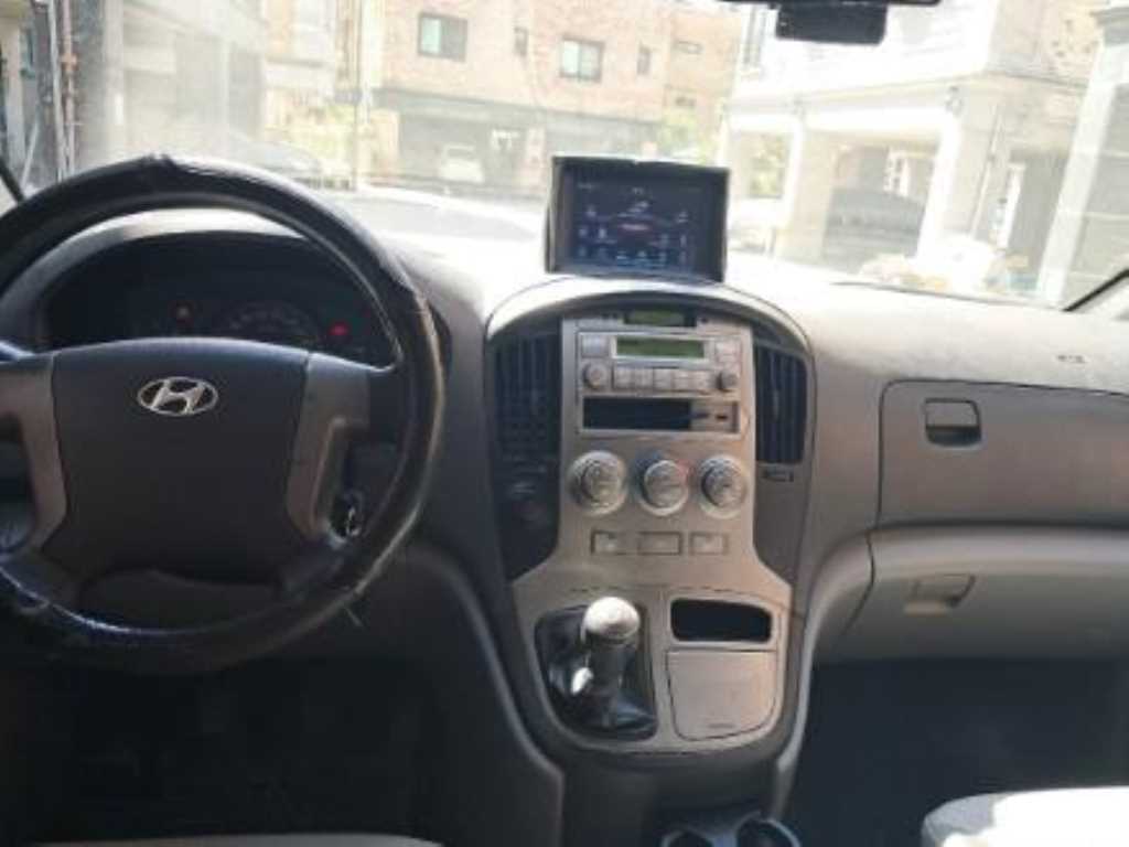 HYUNDAI Starex - Vista 9