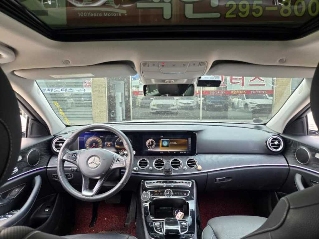 Mercedes Benz E class - Vista 9
