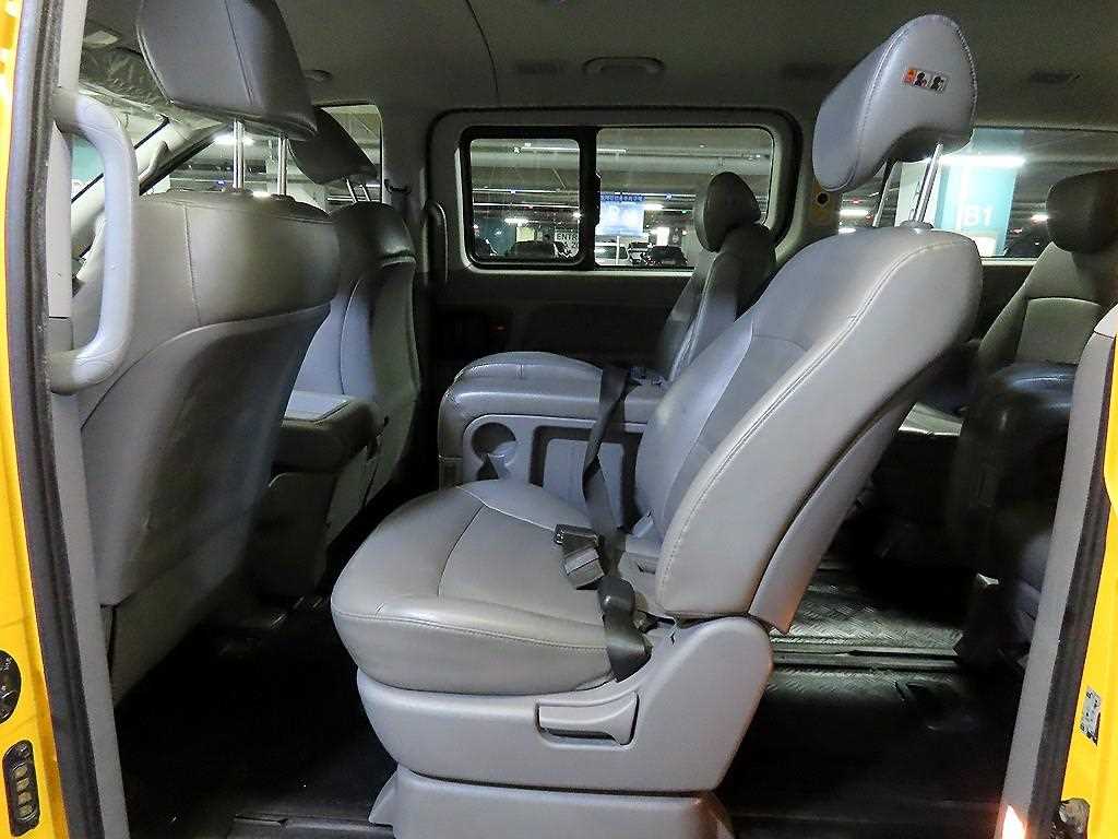 HYUNDAI Starex - Vista 9