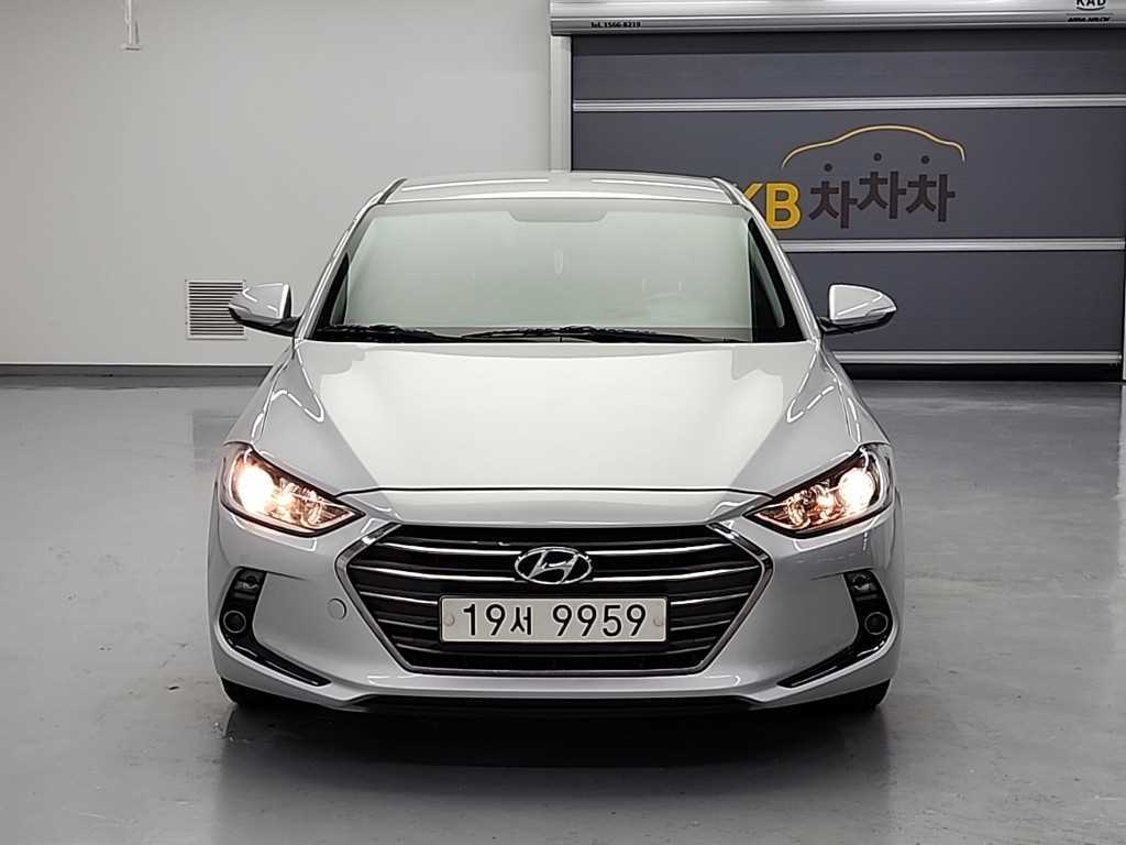 HYUNDAI Avante - Vista 2