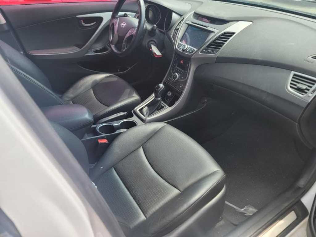HYUNDAI Avante - Vista 6