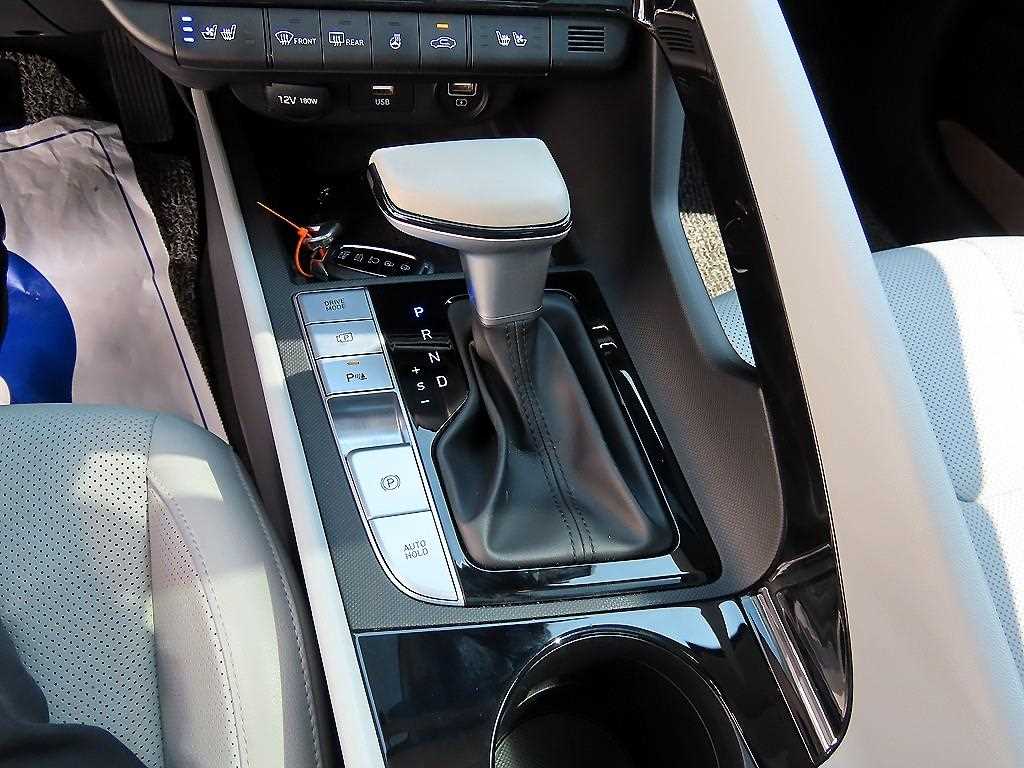 HYUNDAI Avante - Vista 10