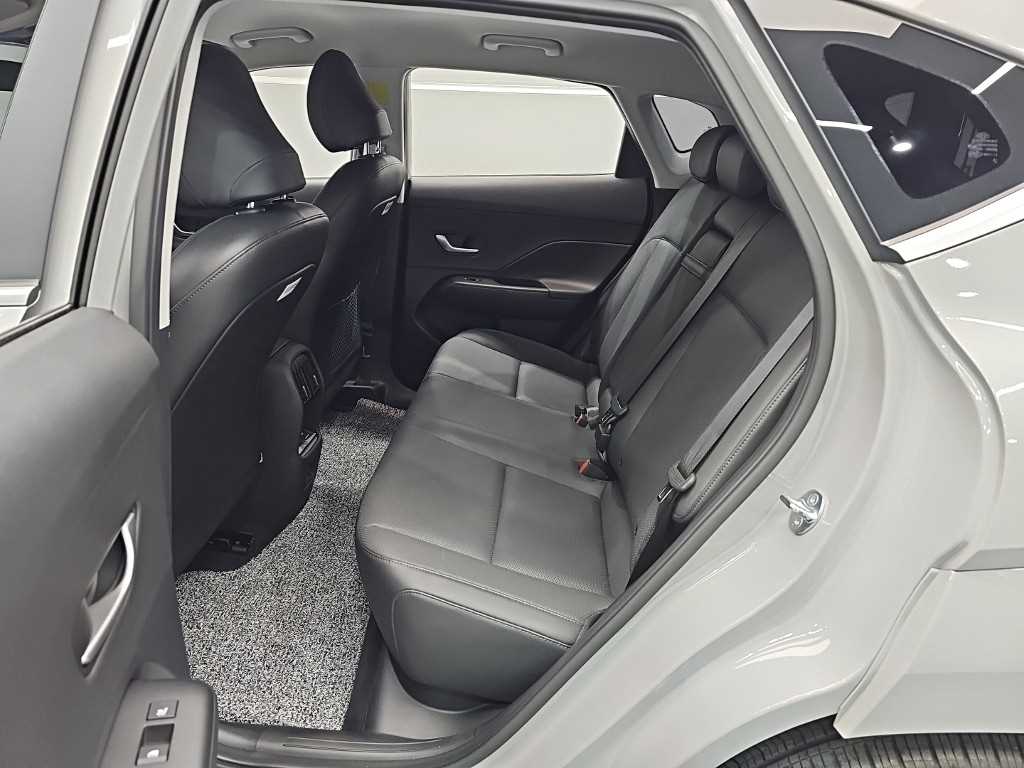 HYUNDAI Kona - Vista 12