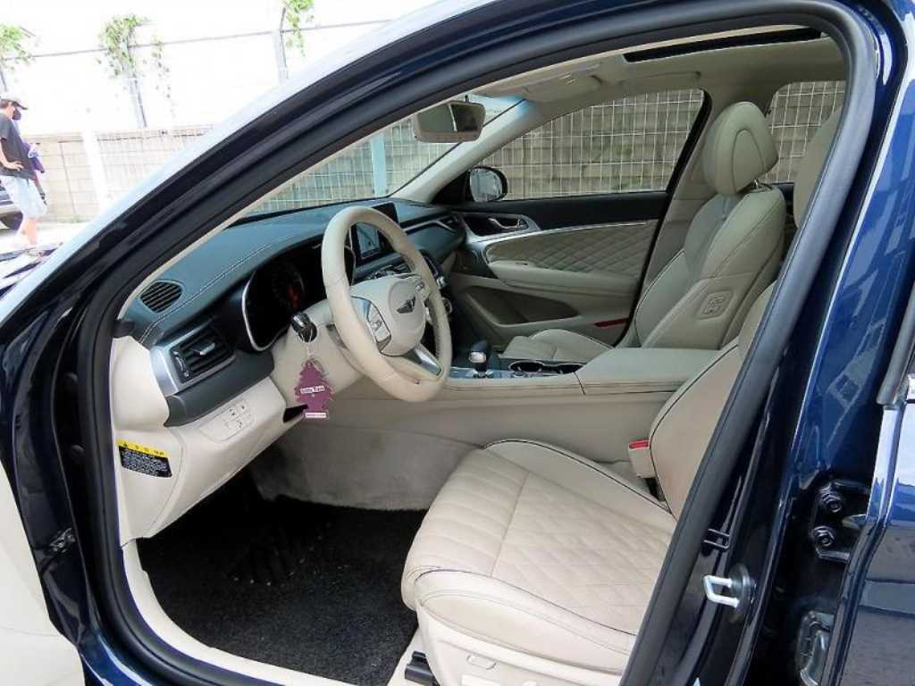 Genesis G70 - Vista 6
