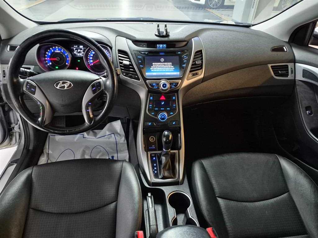 HYUNDAI Avante - Vista 6