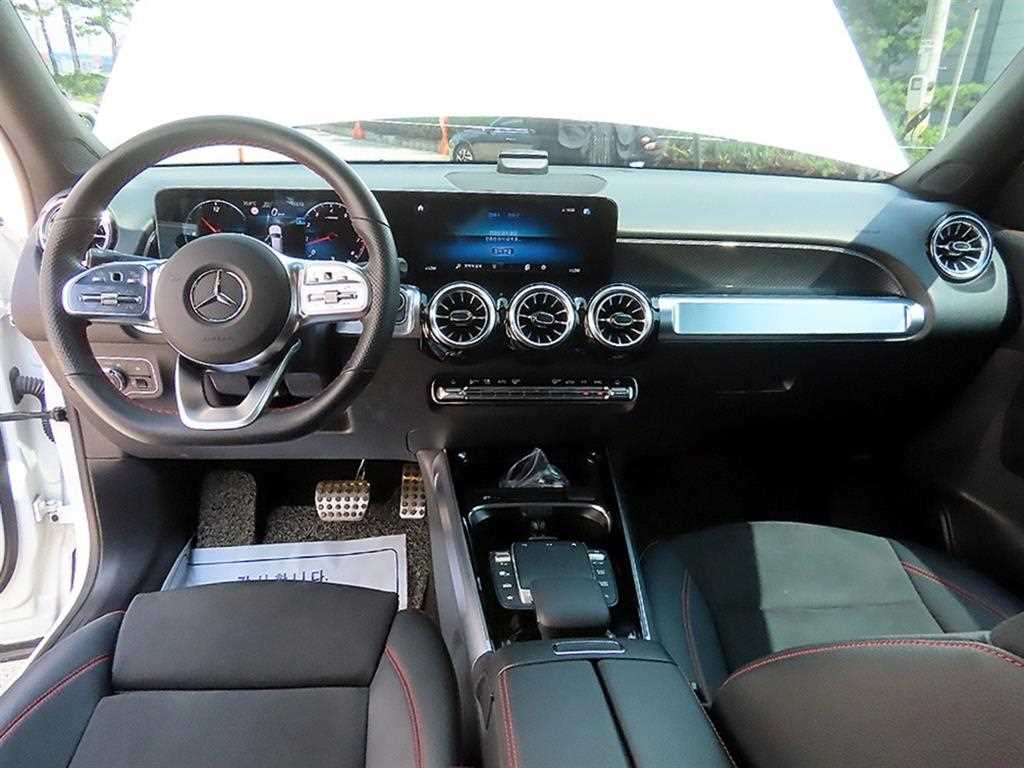 Mercedes Benz GLB Class - Vista 9