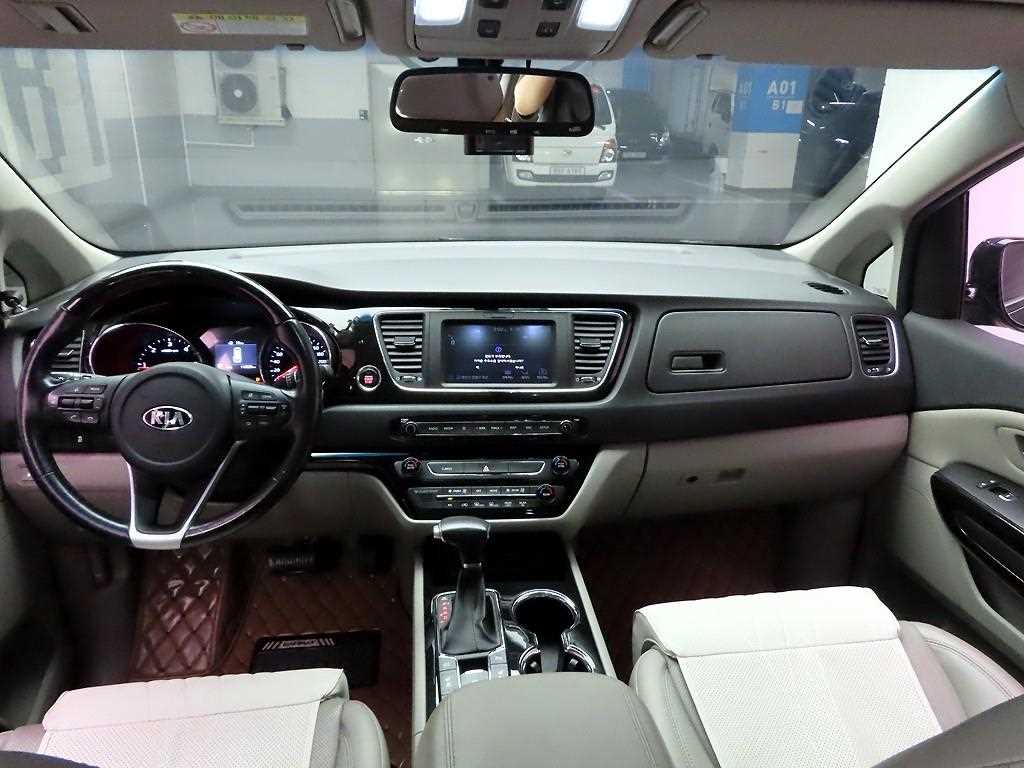 KIA Carnival - Vista 9