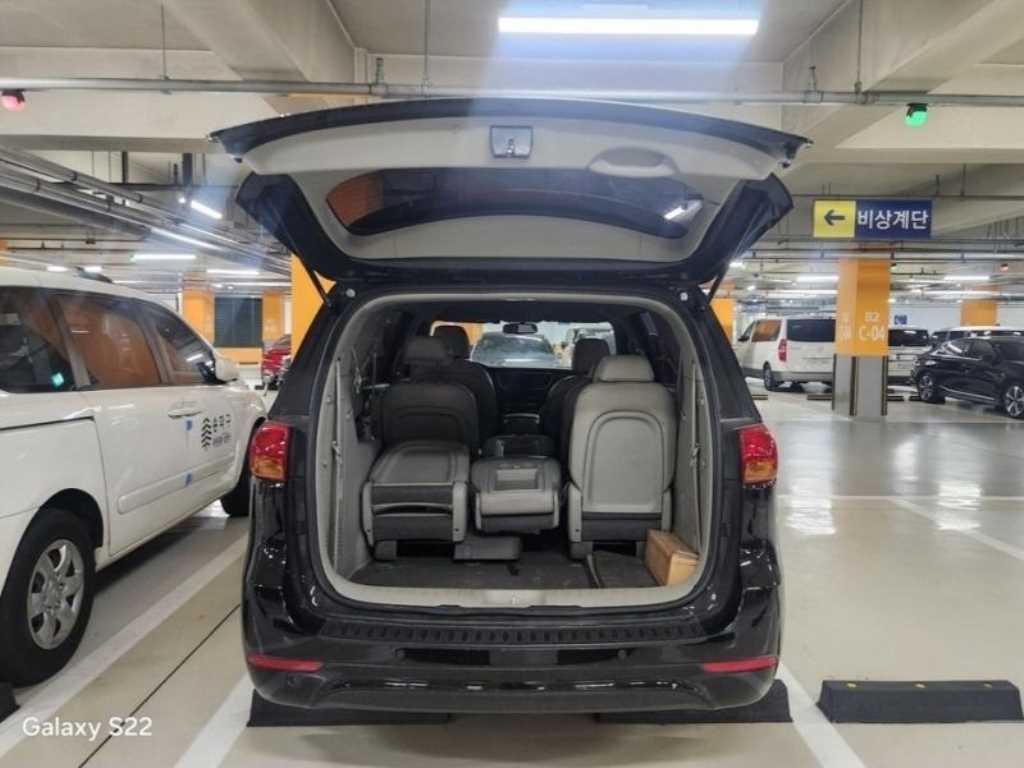 KIA Carnival - Vista 5