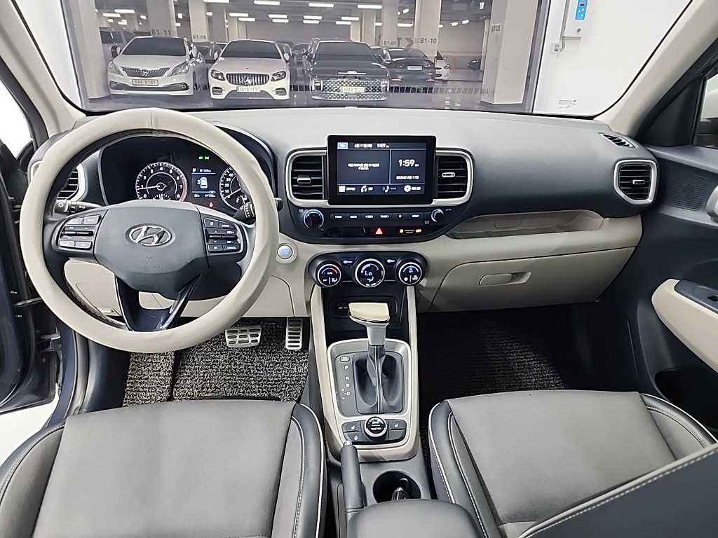 HYUNDAI Venue - Vista 7