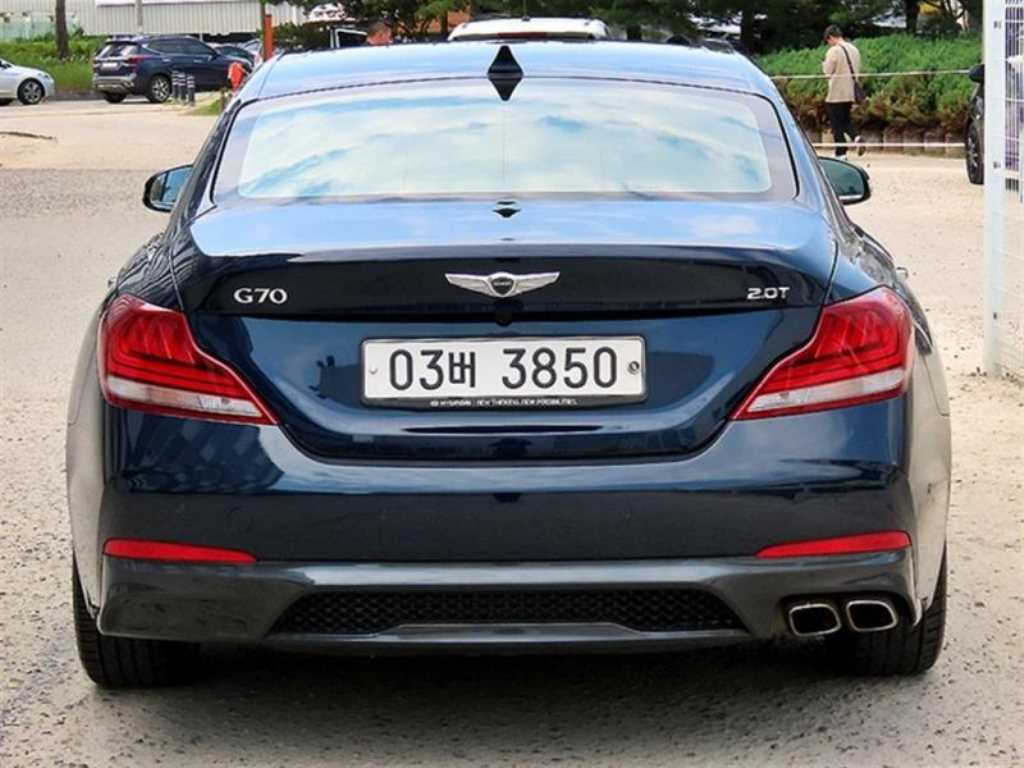 Genesis G70 - Vista 5