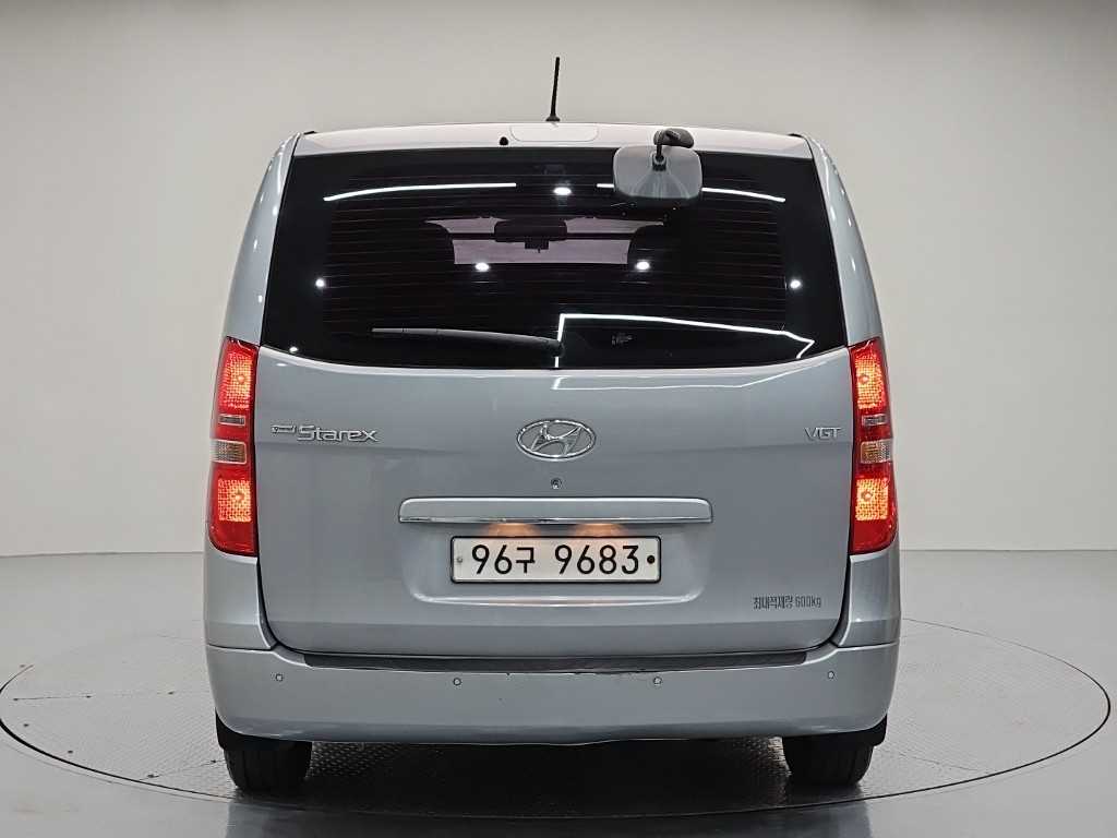 HYUNDAI Starex - Vista 3