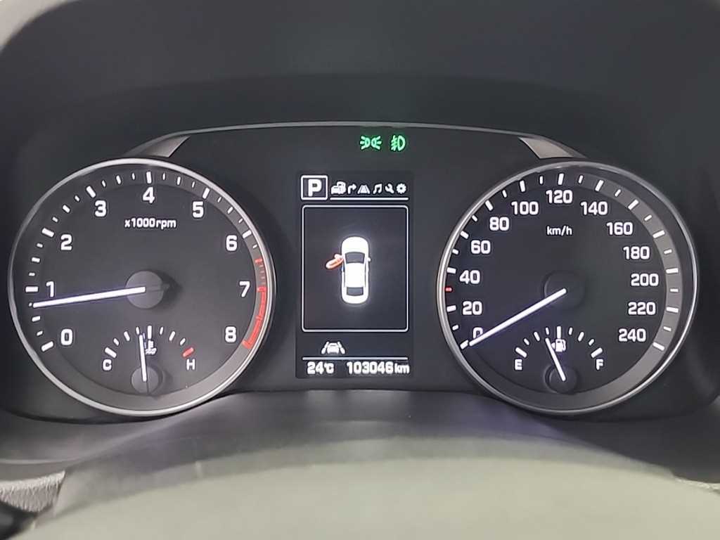HYUNDAI Avante - Vista 6