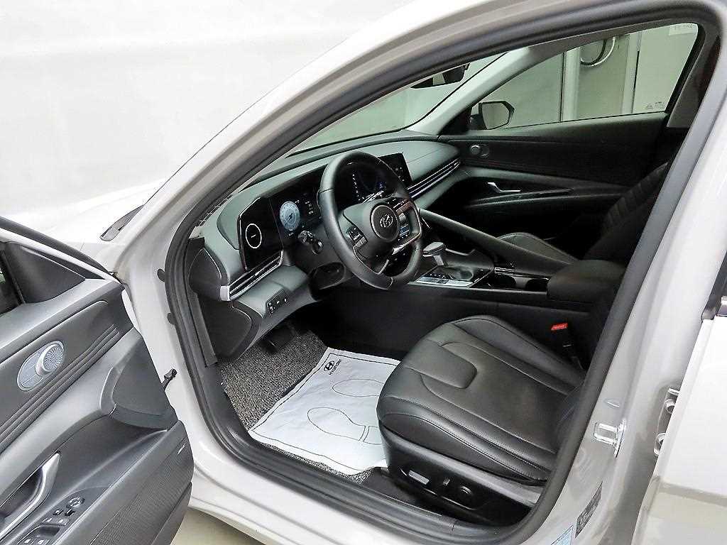 HYUNDAI Avante - Vista 7
