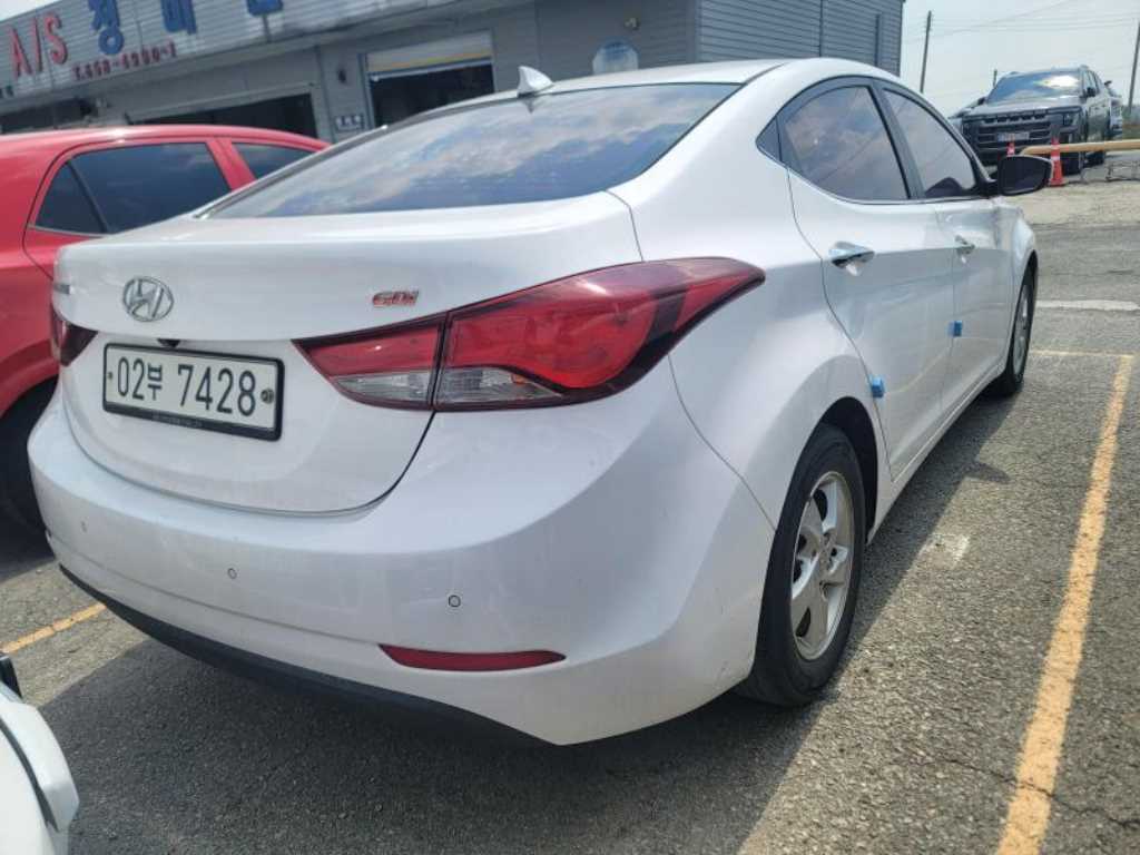 HYUNDAI Avante - Vista 4