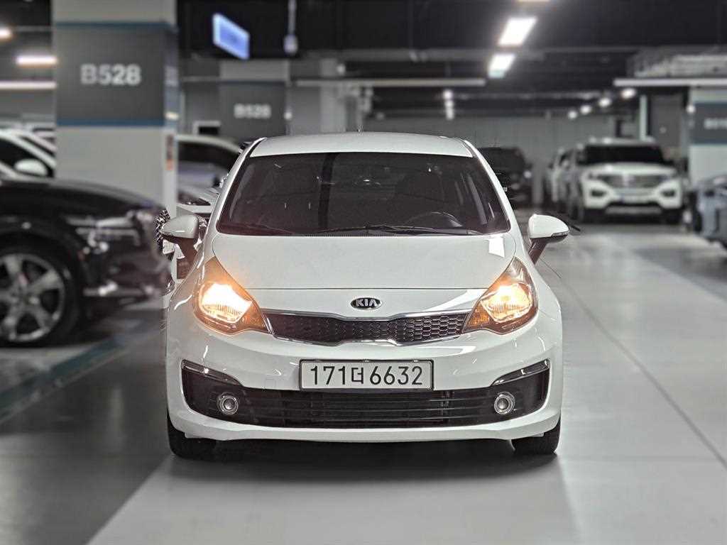 KIA Pride - Vista 3