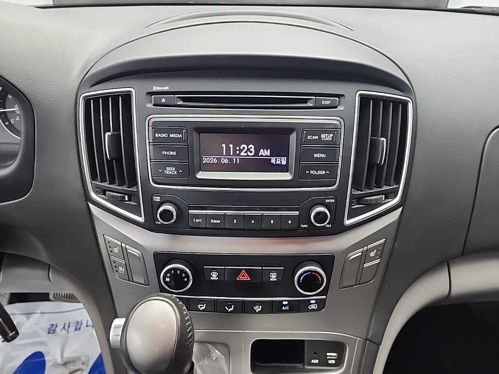 HYUNDAI Starex - Vista 10