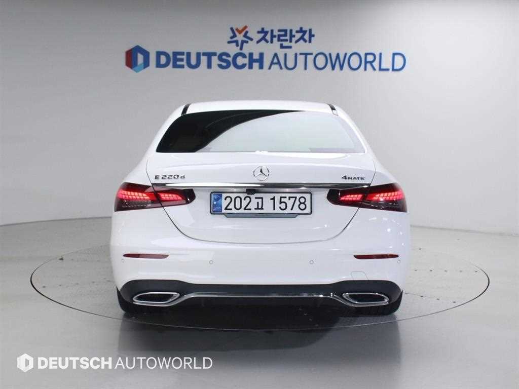 Mercedes Benz E class - Vista 4