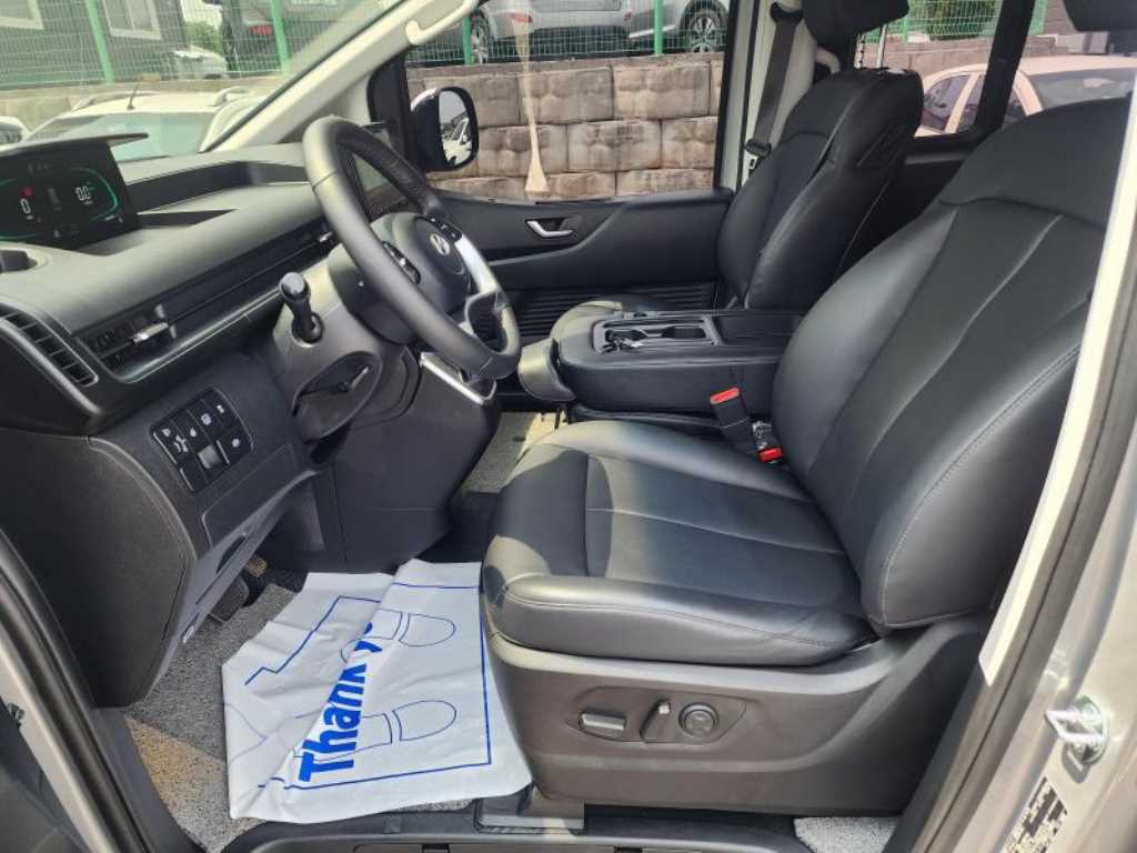 HYUNDAI Staria - Vista 11