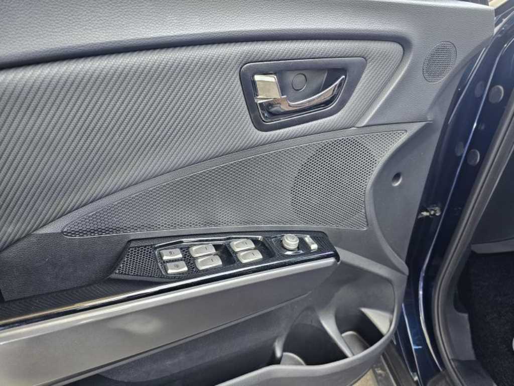 Ssangyong Tivoli - Vista 6