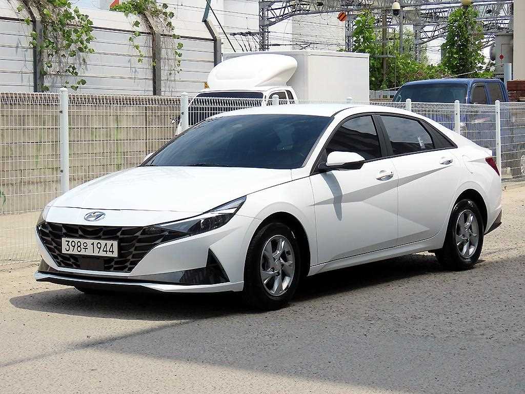 HYUNDAI Avante - Vista 2