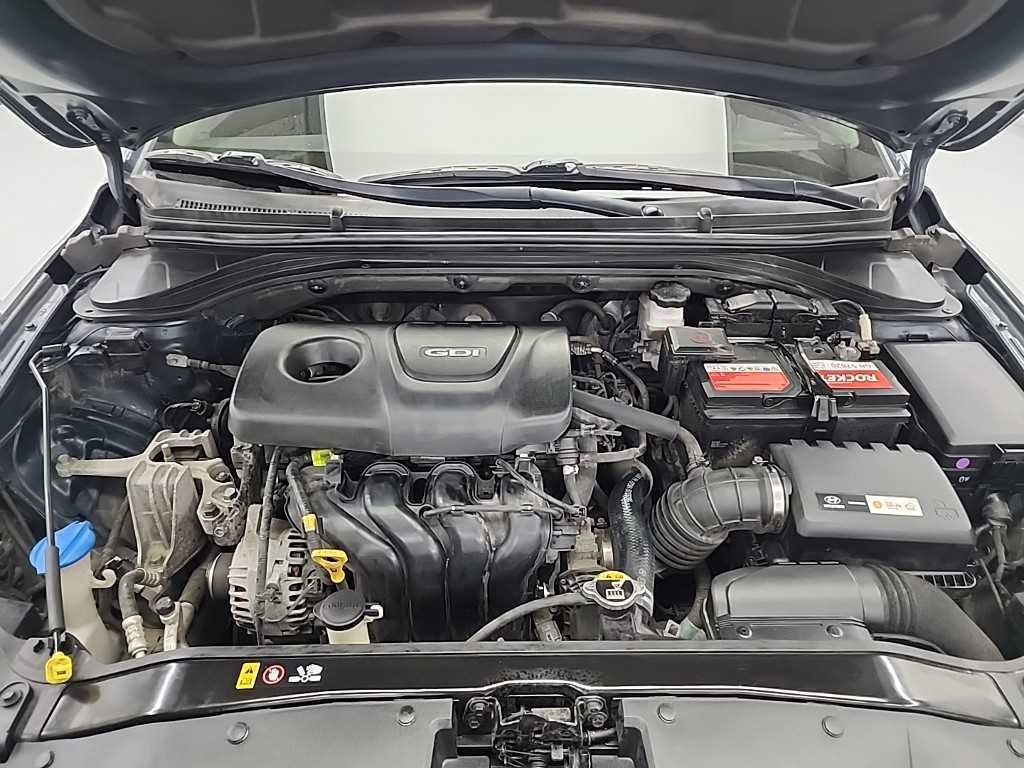 HYUNDAI Avante - Vista 5