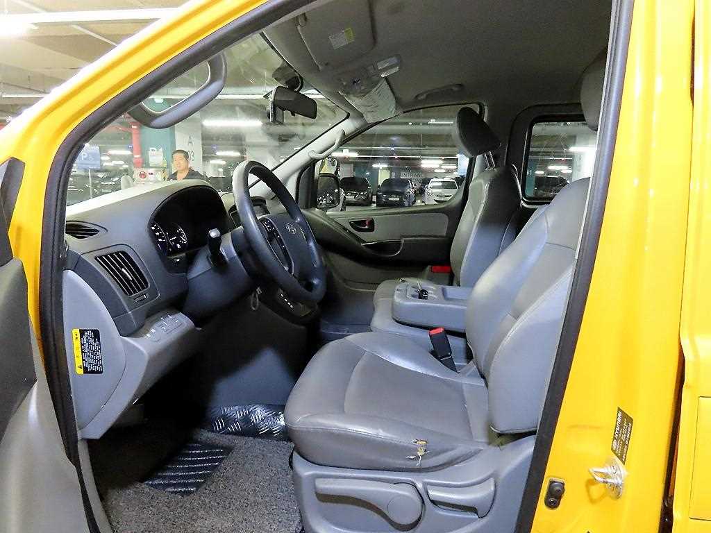 HYUNDAI Starex - Vista 8