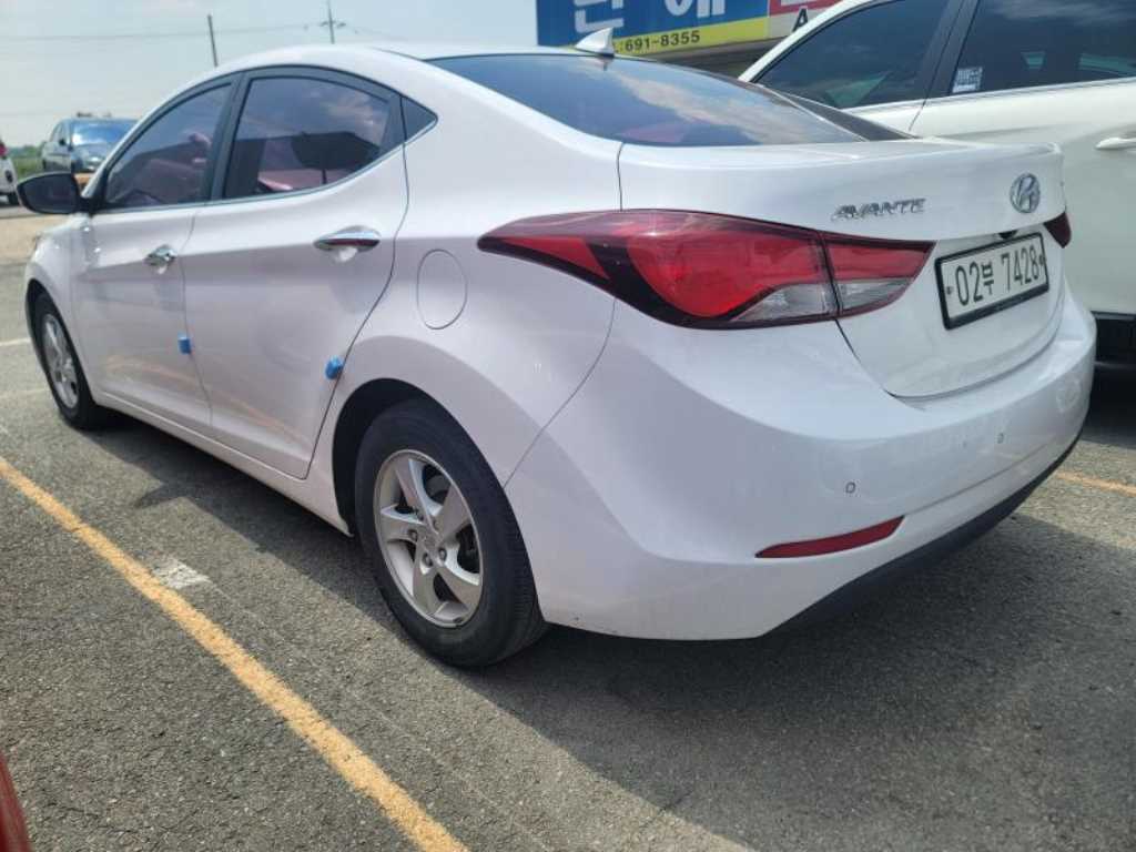 HYUNDAI Avante - Vista 5