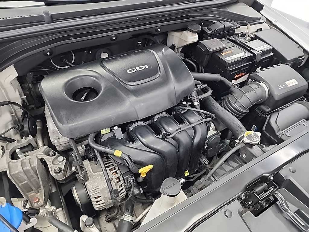 HYUNDAI Avante - Vista 5