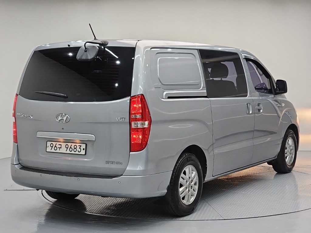HYUNDAI Starex - Vista 6