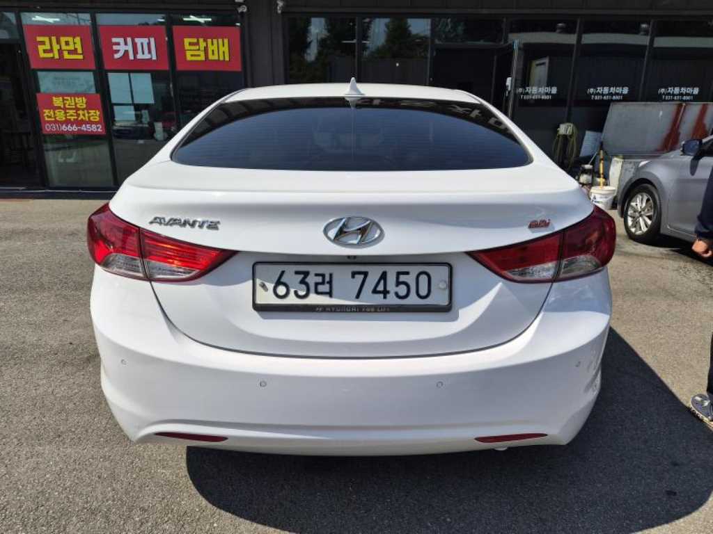 HYUNDAI Avante - Vista 6