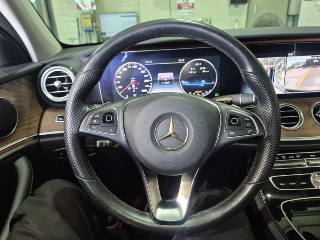 Mercedes Benz E class - Vista 9