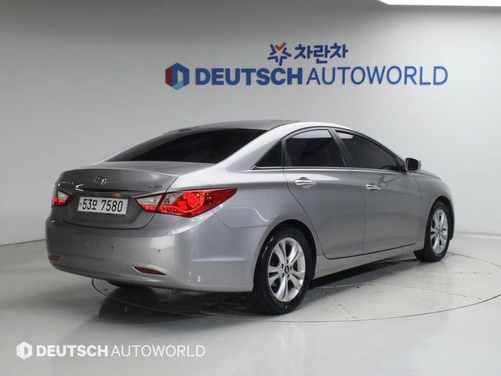 HYUNDAI Sonata - Vista 2