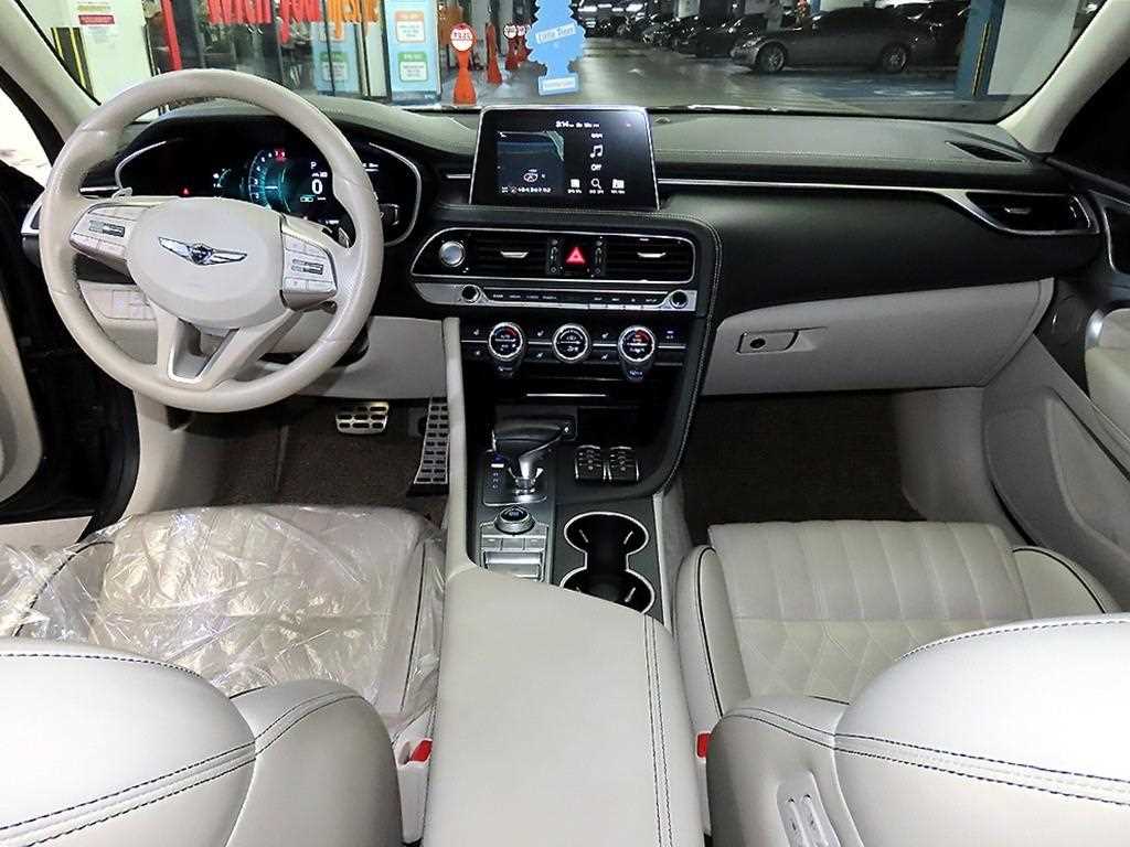 Genesis G70 - Vista 10