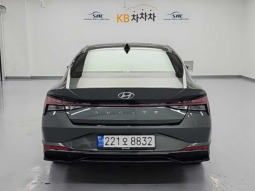 HYUNDAI Avante - Vista 3