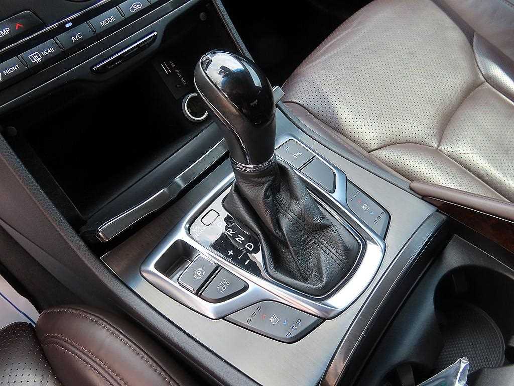 HYUNDAI Grandeur - Vista 11