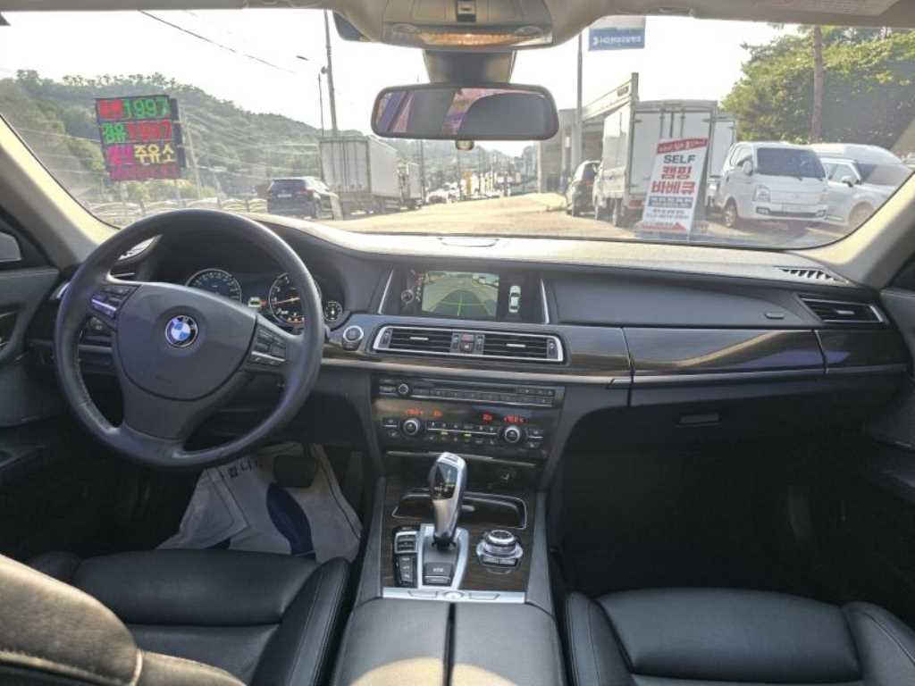 BMW 7 Series - Vista 9