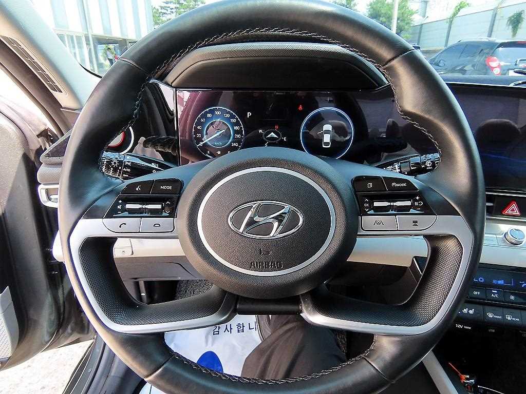 HYUNDAI Avante - Vista 8