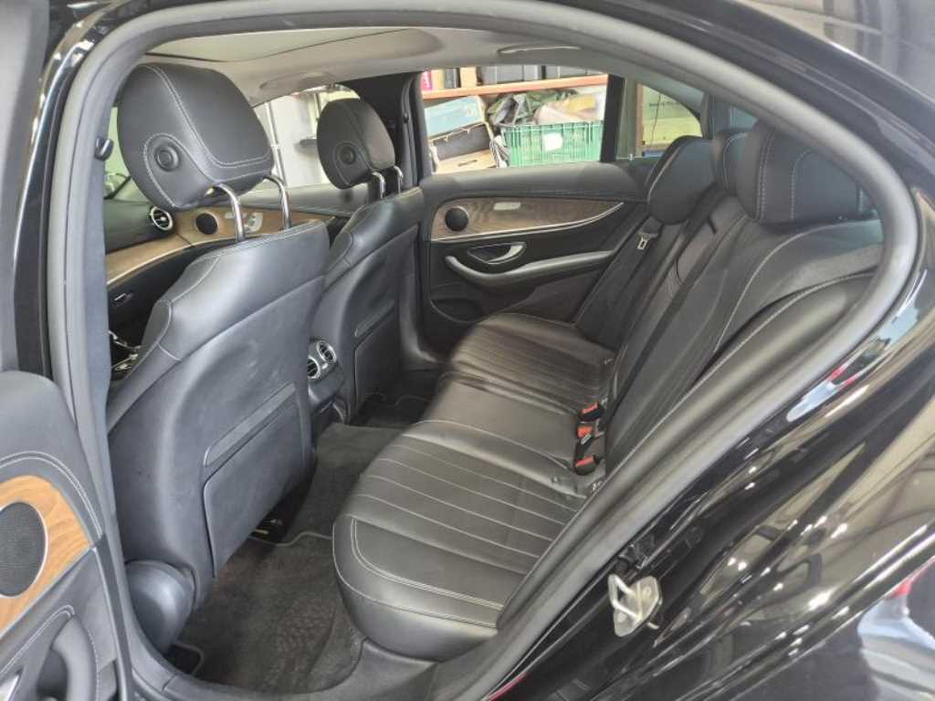 Mercedes Benz E class - Vista 4