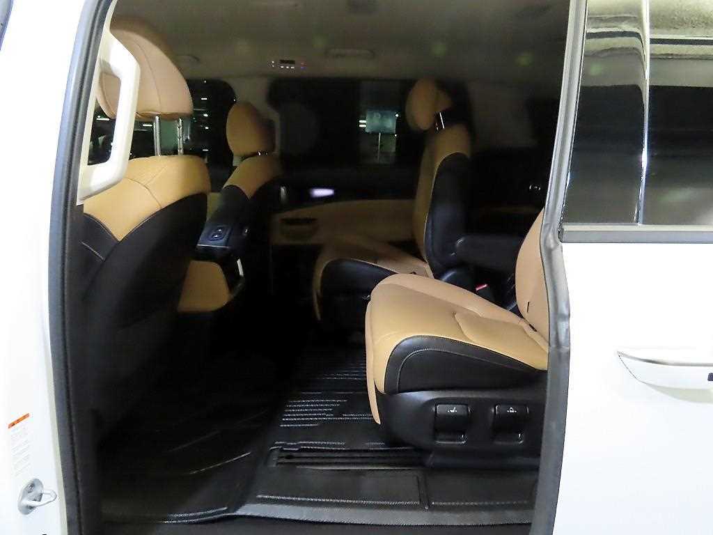 KIA Carnival - Vista 7