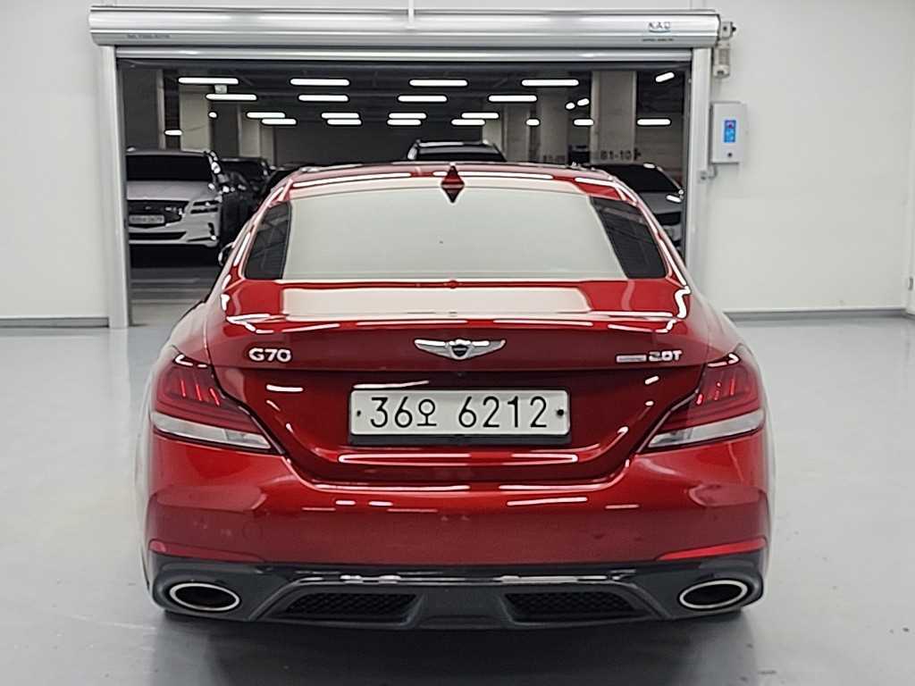 Genesis G70 - Vista 3