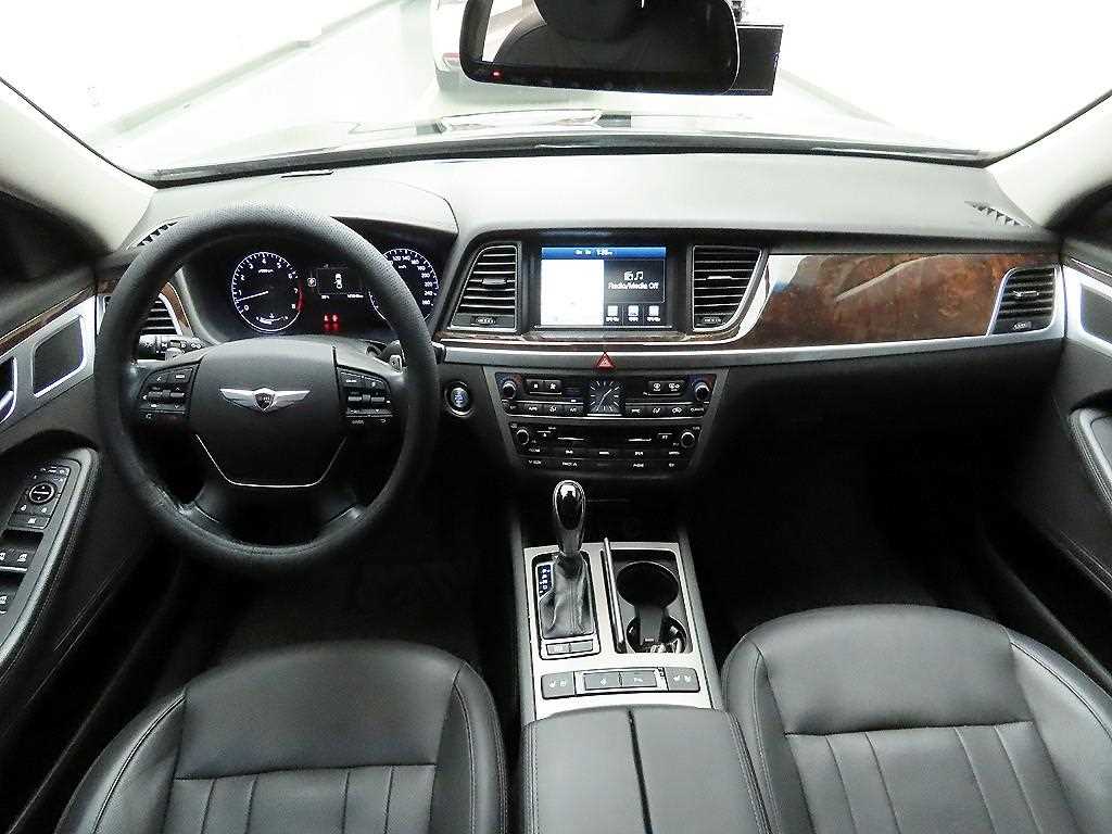 HYUNDAI Genesis - Vista 8